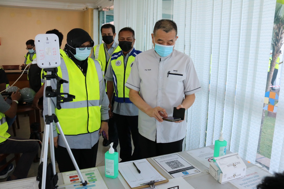 MAJLIS PENCAPAIAN ULUNG OPERASI 'TRANSHIPMENT' PERTAMA DI NBCT